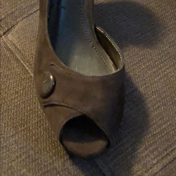 Heels - Picture 2 of 6